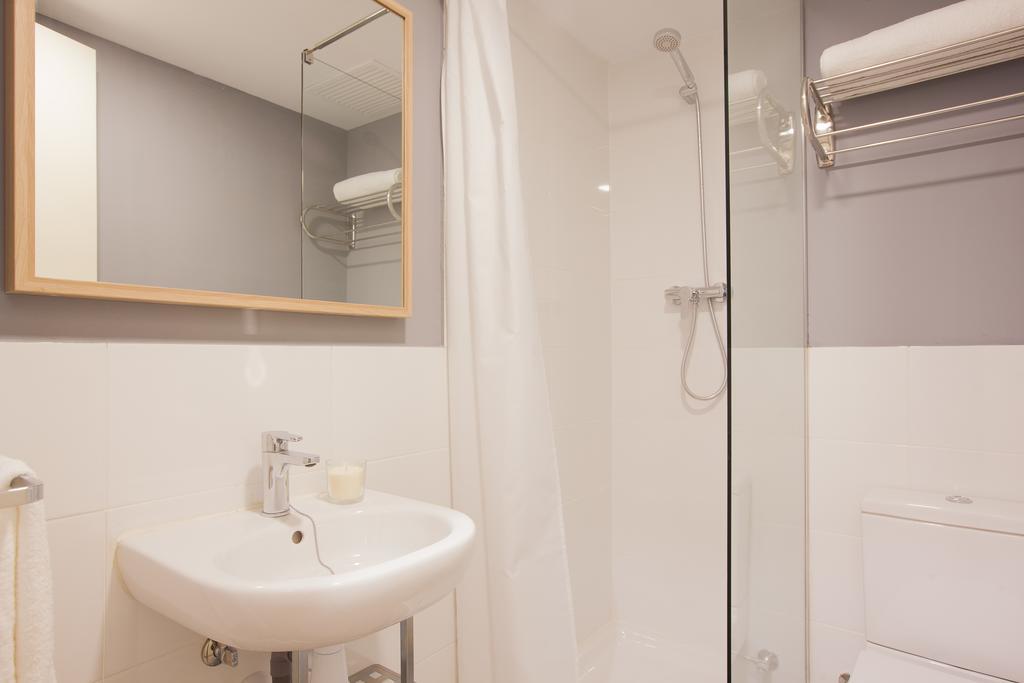Click&Flat Europa Fira Apartments L'Hospitalet de Llobregat Exterior photo