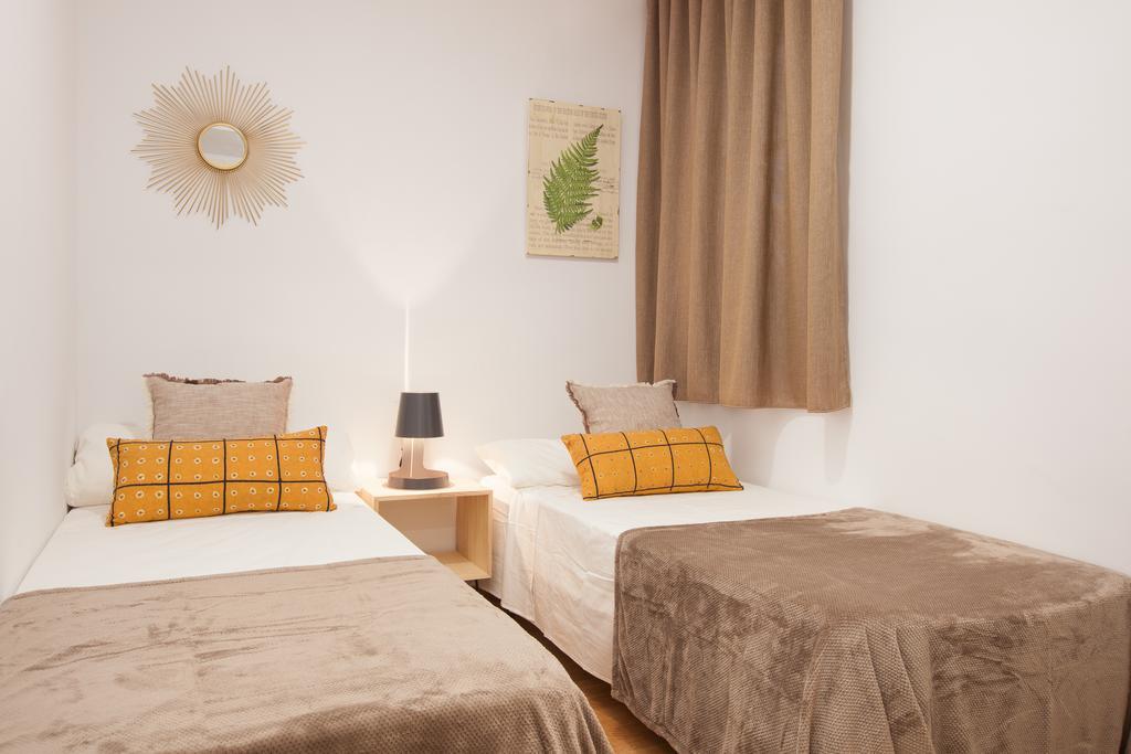 Click&Flat Europa Fira Apartments L'Hospitalet de Llobregat Exterior photo