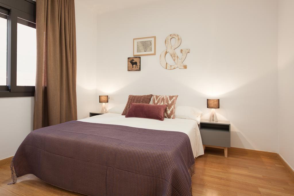 Click&Flat Europa Fira Apartments L'Hospitalet de Llobregat Exterior photo