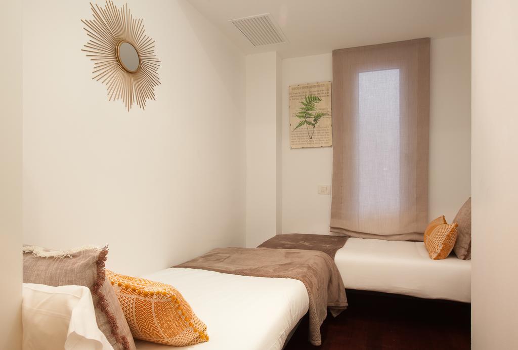 Click&Flat Europa Fira Apartments L'Hospitalet de Llobregat Exterior photo