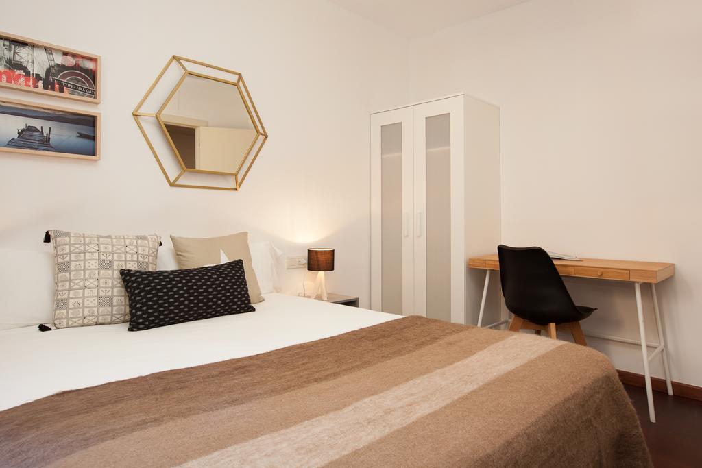 Click&Flat Europa Fira Apartments L'Hospitalet de Llobregat Exterior photo